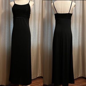 Byer Too! Black Embroidered Top Bodycon Floor Length Dress Women’s Size Medium